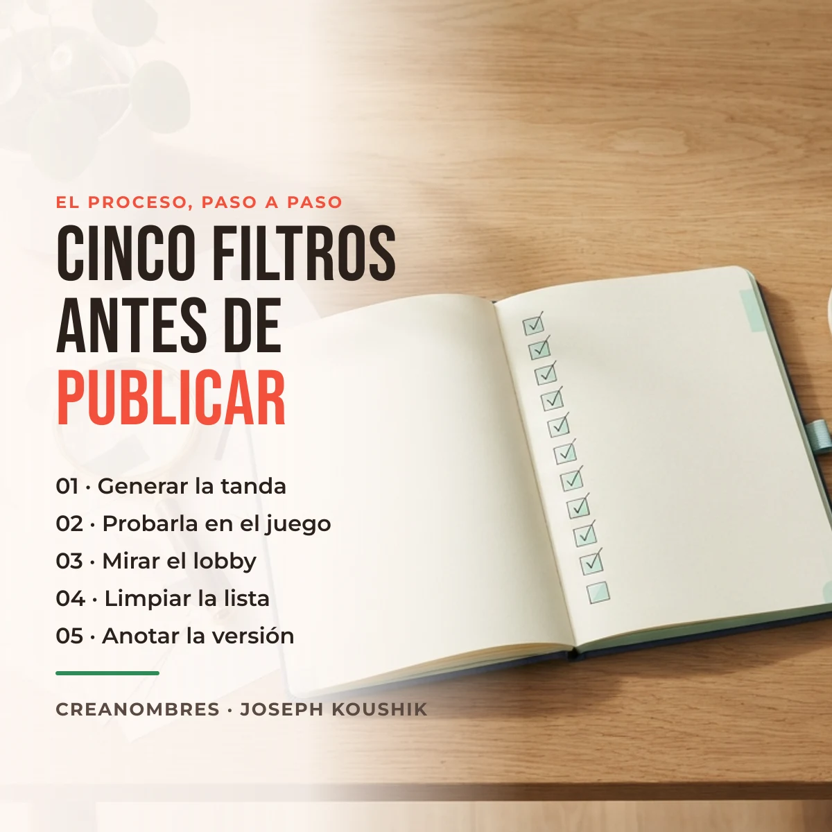 Cuaderno con una lista de comprobación marcada junto a una lupa, el proceso editorial de CreaNombres